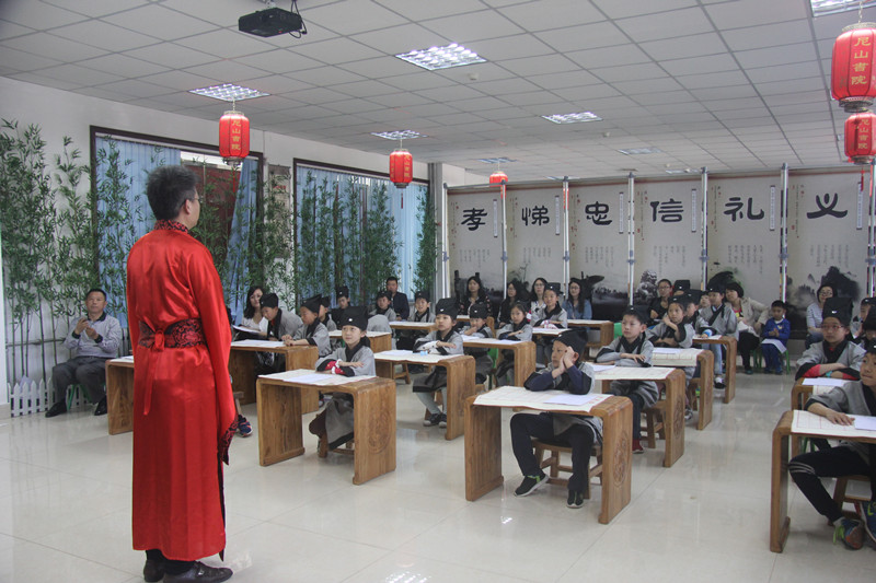 誦經(jīng)典學美德樹理想 青島以活動為抓手推廣少兒閱讀與國學教育