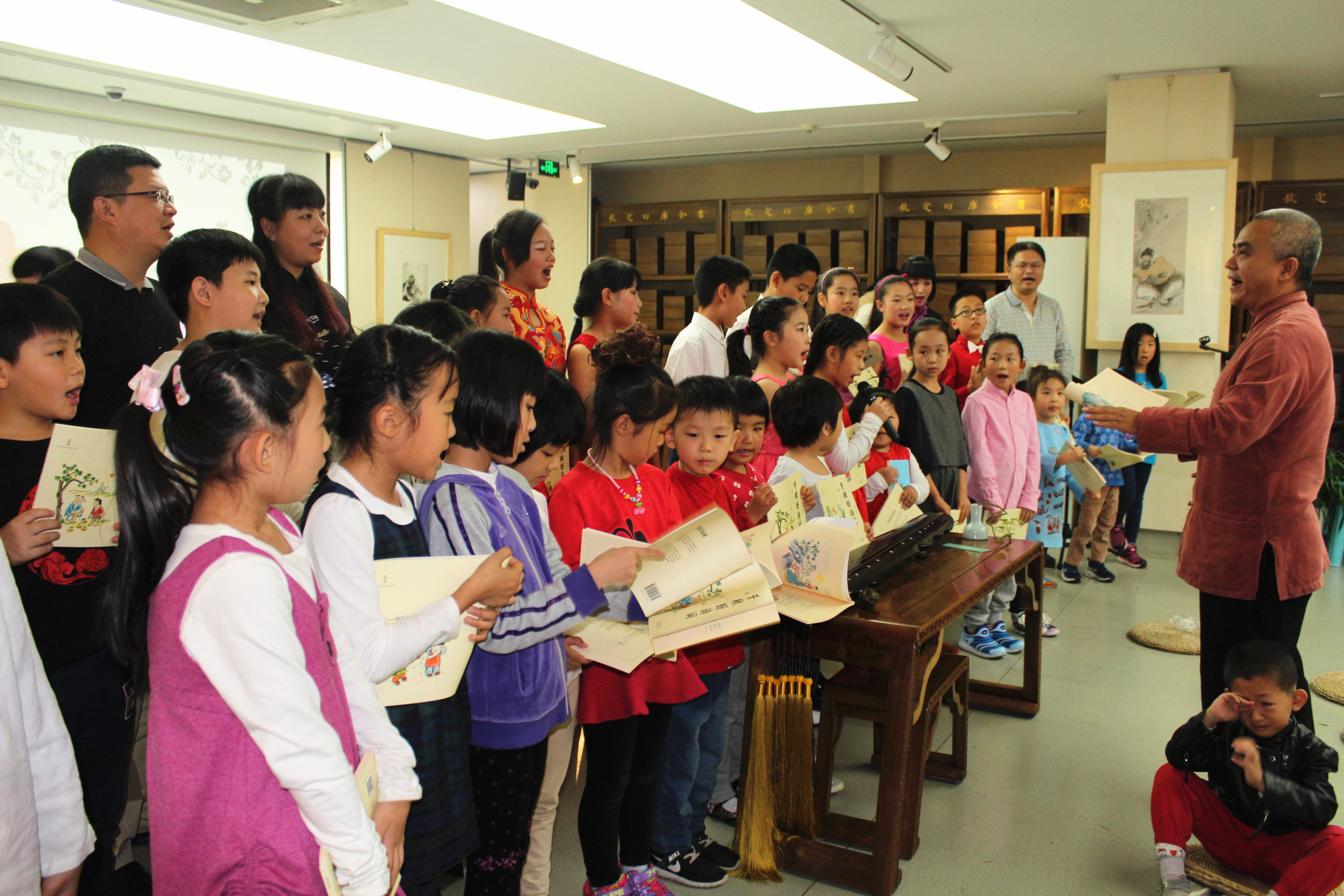 十月文學月“親子誦讀” 國學教育推廣中的一盞溫馨明燈